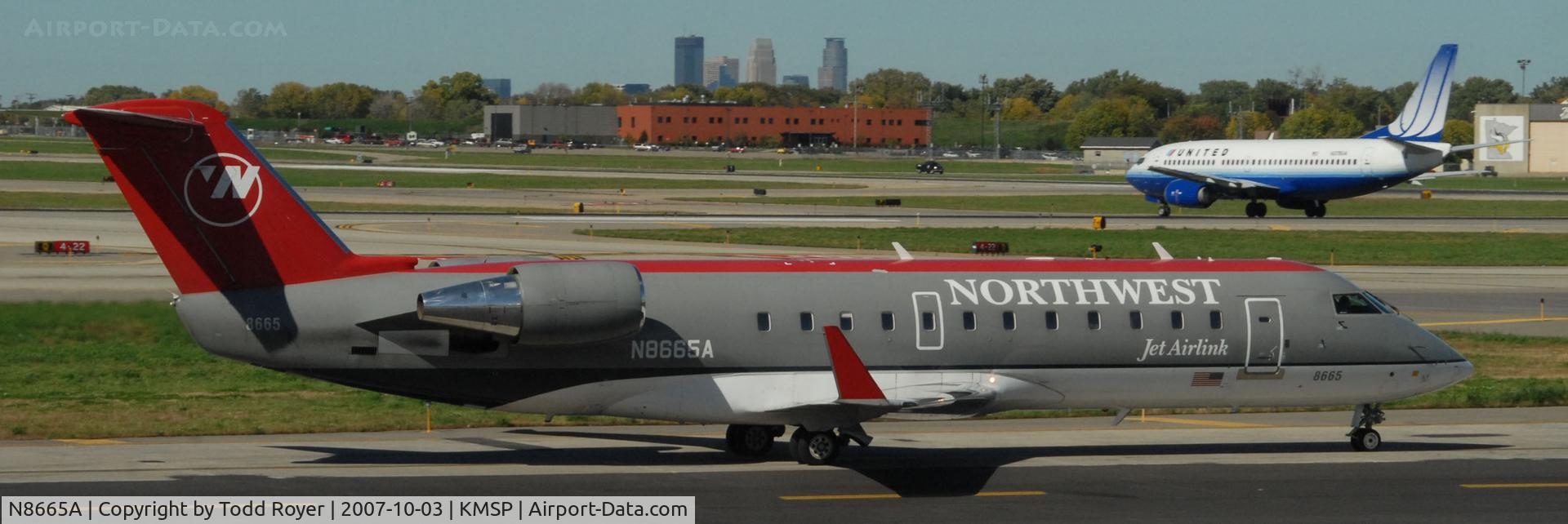 N8665A, 2002 Bombardier CRJ-200ER (CL-600-2B19) C/N 7665, Taxi to gate