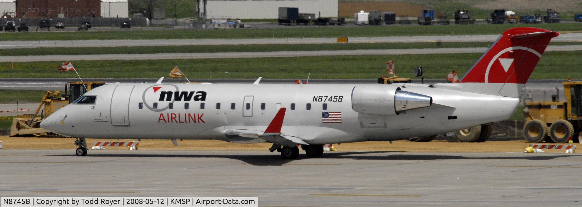 N8745B, 2003 Bombardier CRJ-200 (CL-600-2B19) C/N 7745, Taxi for departure