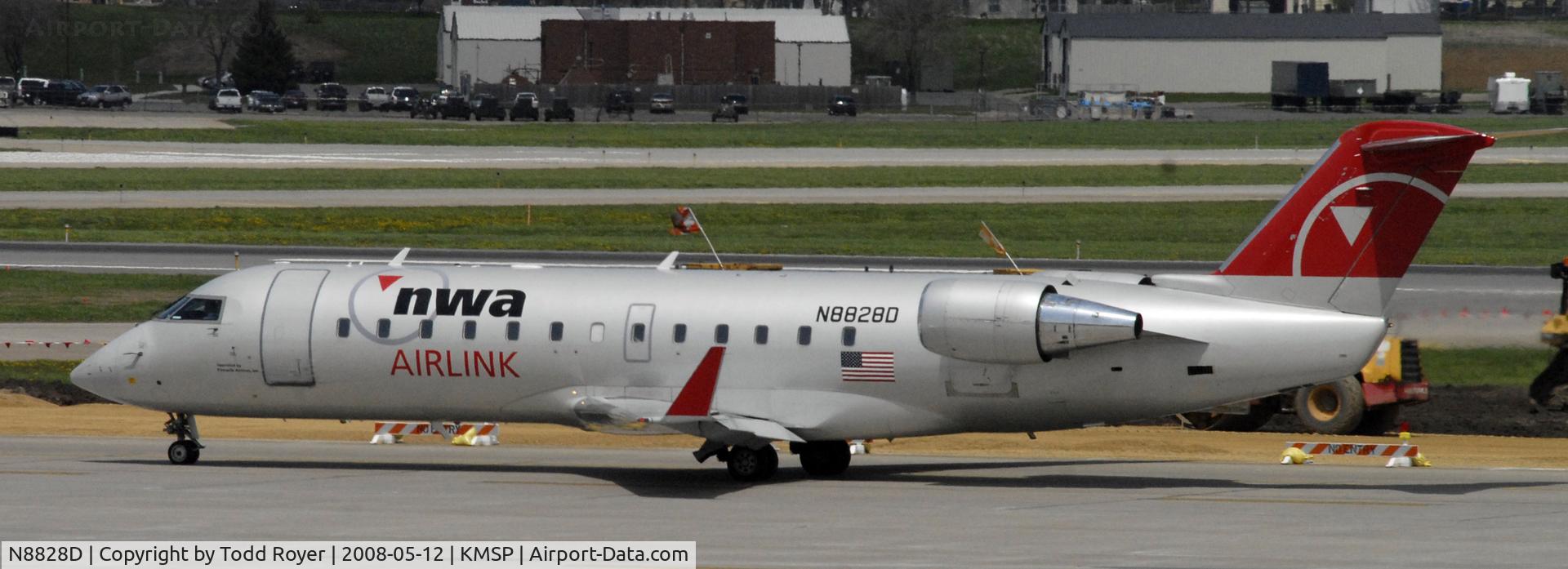N8828D, 2003 Bombardier CRJ-200LR (CL-600-2B19) C/N 7828, Taxi for departure
