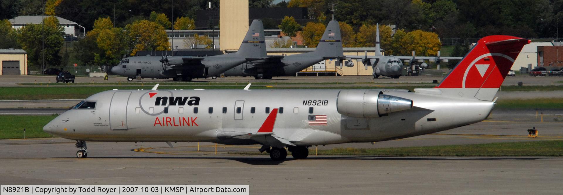 N8921B, 2004 Canadair CRJ-440 (CL-600-2B19) Regional Jet C/N 7921, Taxi for departure