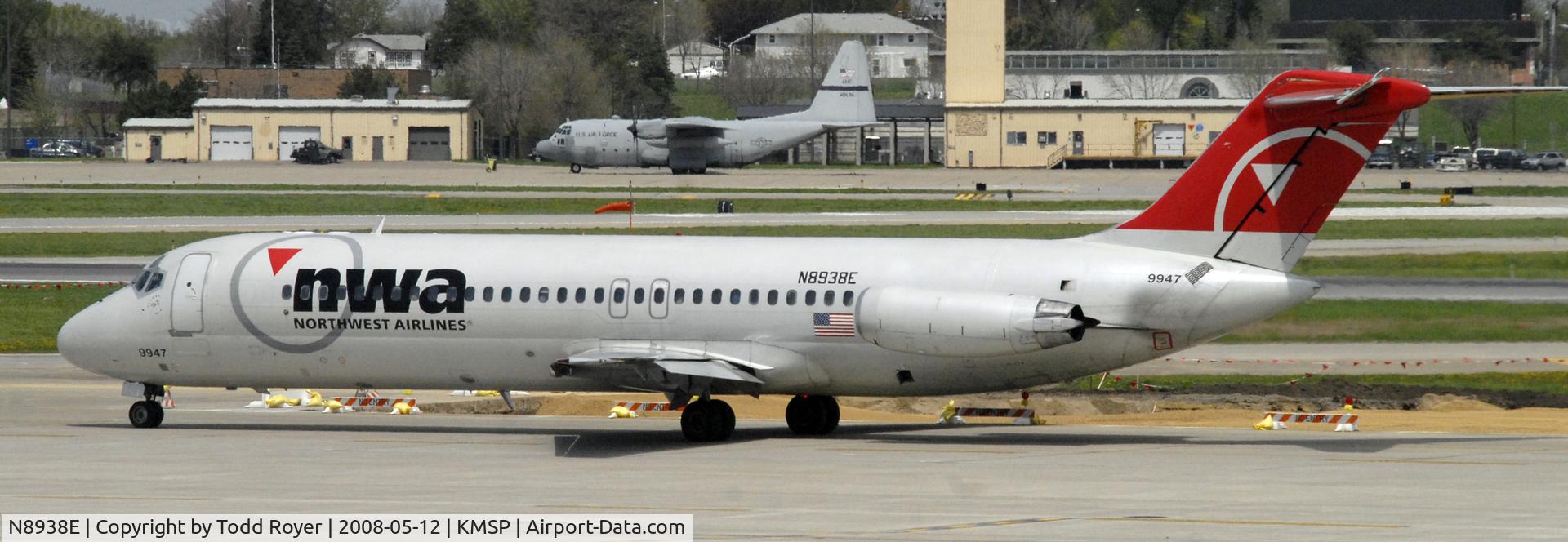 N8938E, 1968 Douglas DC-9-31 C/N 47161, Taxi for departure