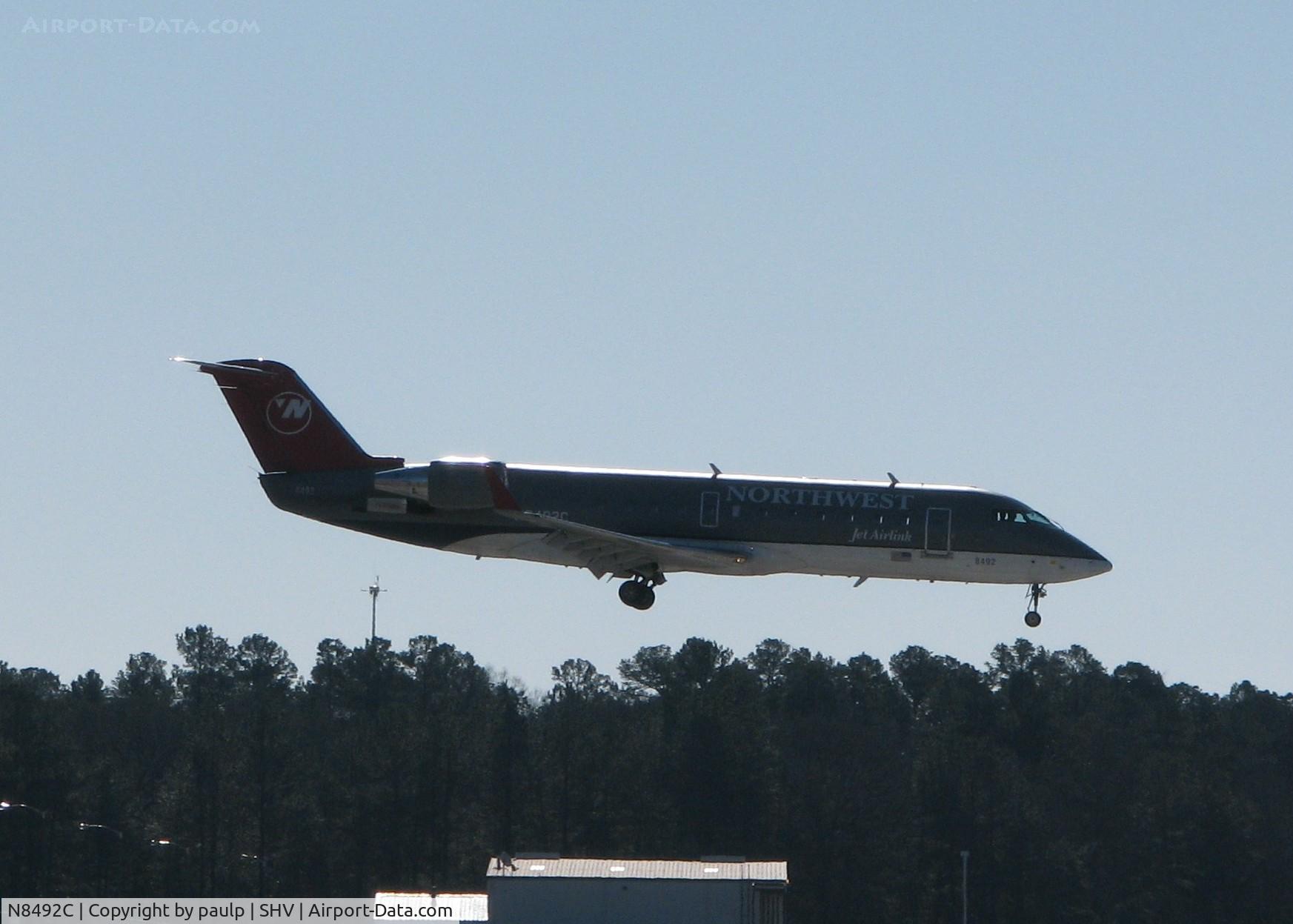 N8492C, 2001 Bombardier CRJ-200LR (CL-600-2B19) C/N 7492, Landing at Shreveport Regional.