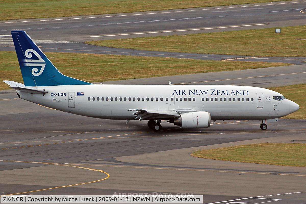 ZK-NGR, 1998 Boeing 737-33A C/N 27460, At Wellington