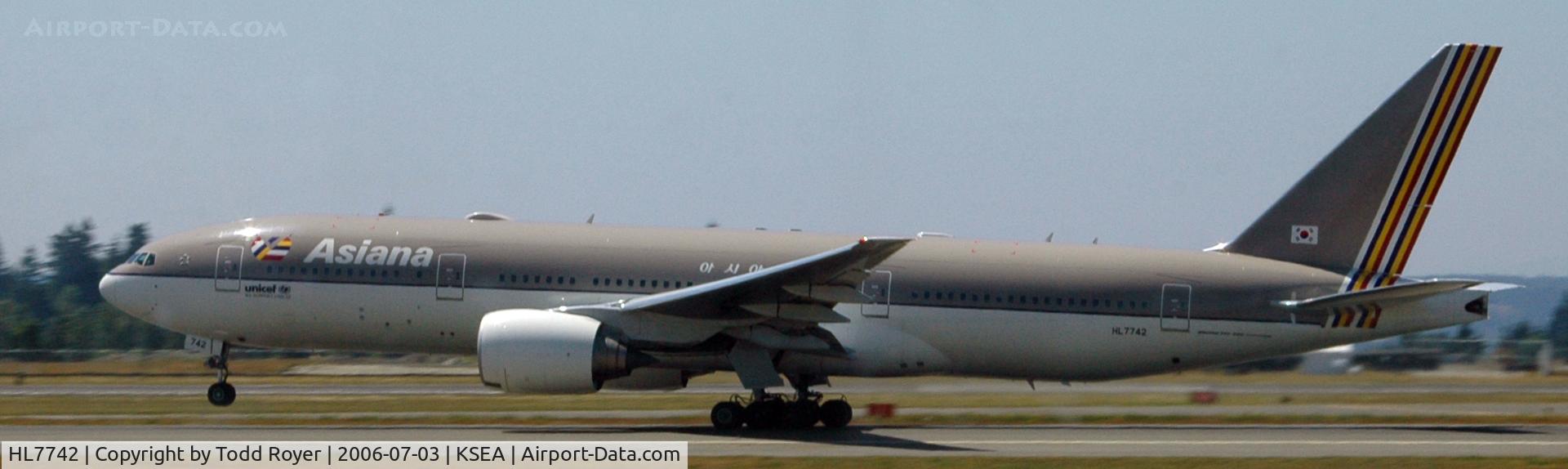 HL7742, 2006 Boeing 777-28E/ER C/N 29171, Departing SEA on 16L