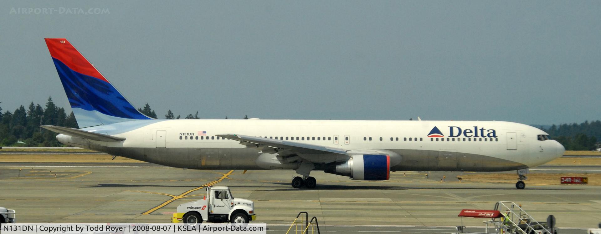 N131DN, 1990 Boeing 767-332 C/N 24852, Taxi for departure