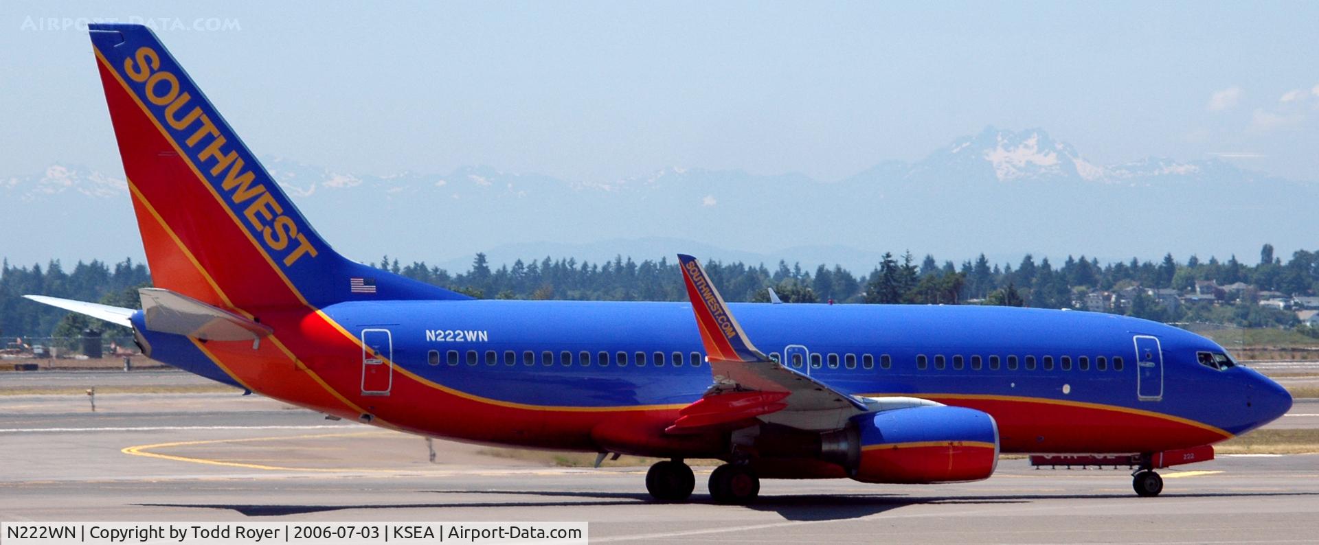 N222WN, 2005 Boeing 737-7H4 C/N 34290, Taxi for departure