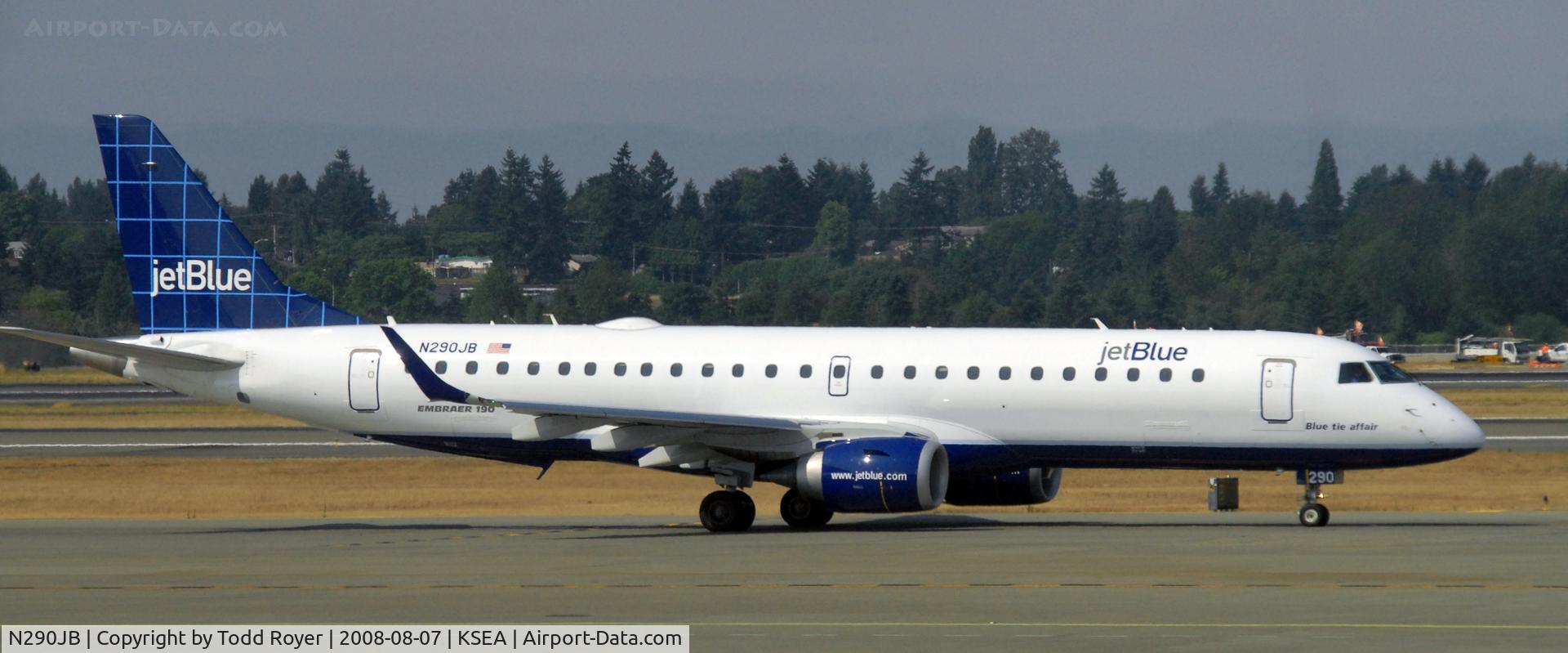 N290JB, 2008 Embraer 190AR (ERJ-190-100IGW) C/N 19000150, Taxi for departure