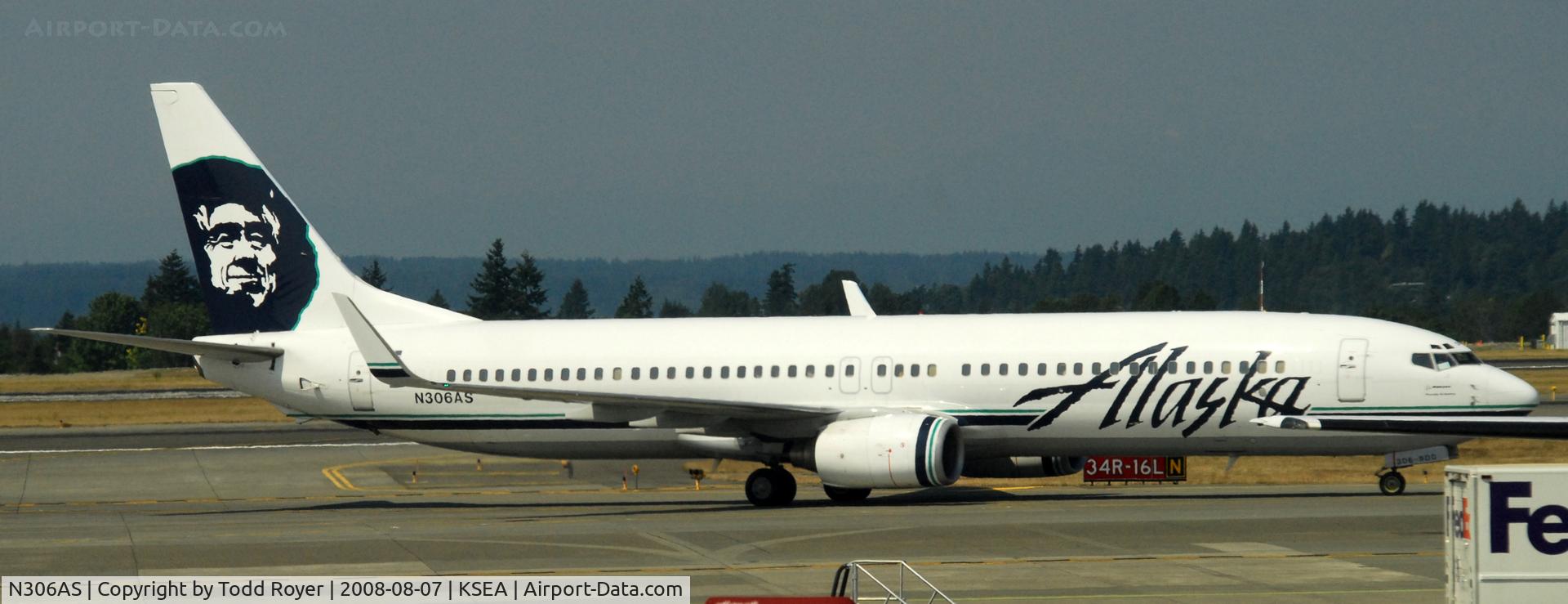 N306AS, 2001 Boeing 737-990 C/N 30014, Taxi to gate