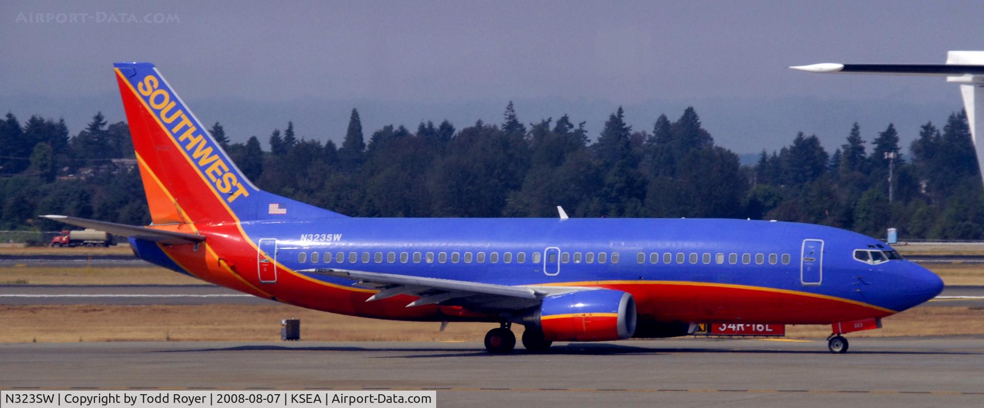 N323SW, 1987 Boeing 737-3H4 C/N 23344, Taxi for departure