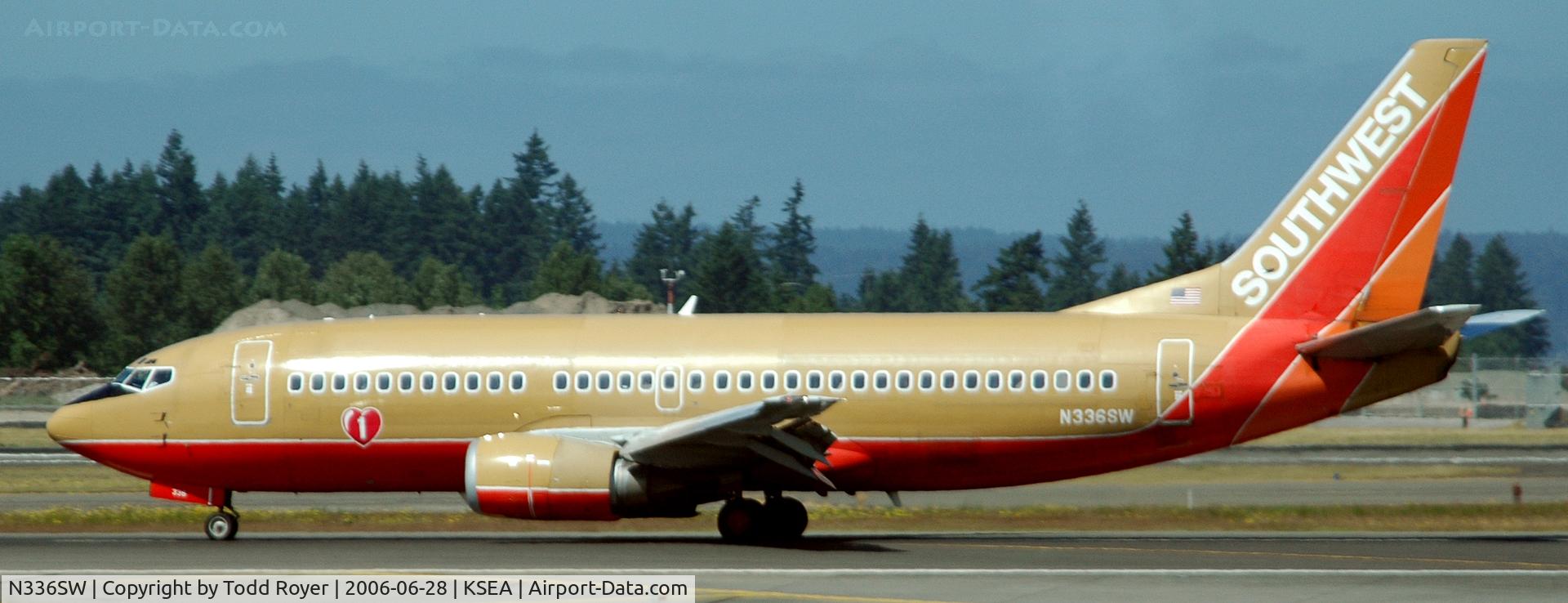 N336SW, 1988 Boeing 737-3H4 C/N 23940, Landing Runway 16L at SEA