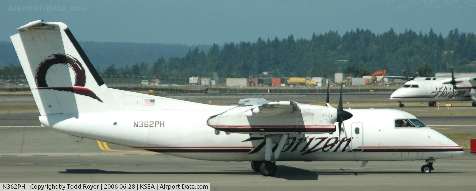 N362PH, 1998 Bombardier DHC-8-202 Dash 8 C/N 518, Taxi for departure