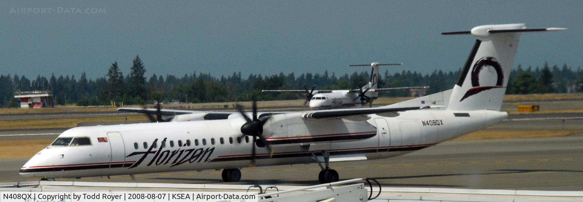 N408QX, 2001 De Havilland Canada DHC-8-402 Dash 8 C/N 4050, Taxi to gate
