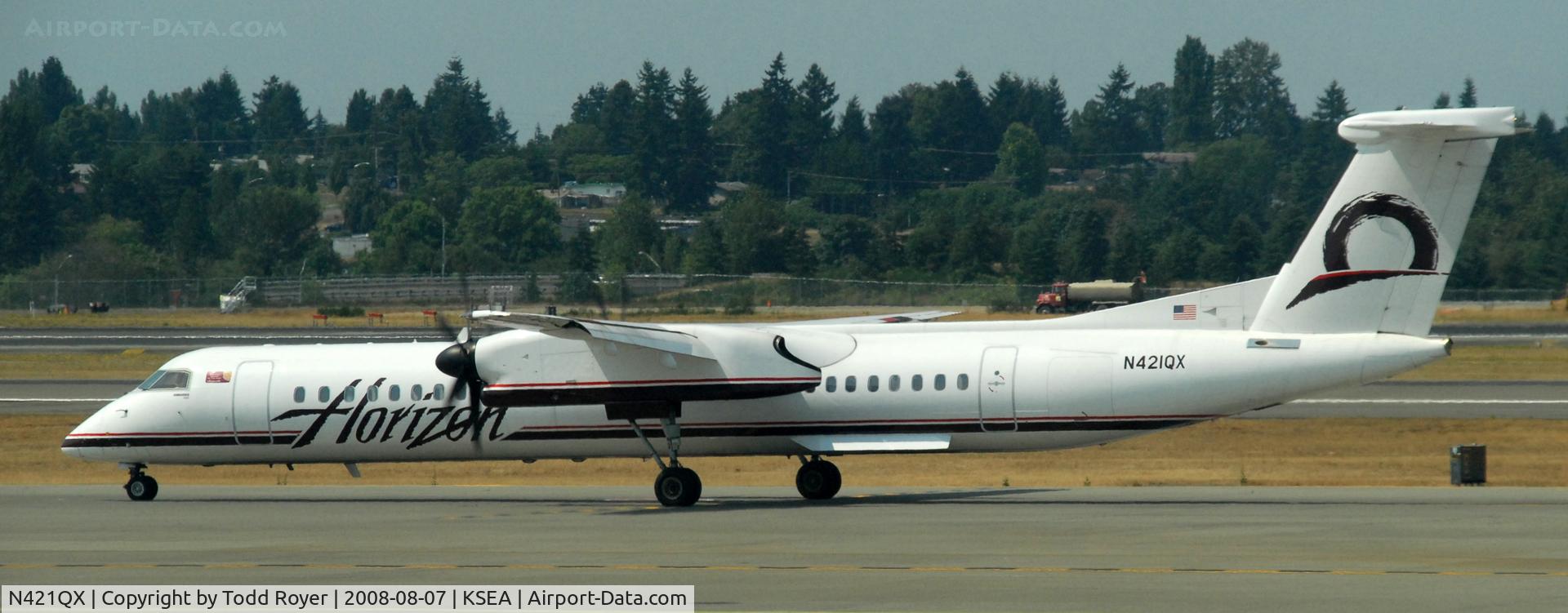 N421QX, 2007 De Havilland Canada DHC-8-402 Dash 8 C/N 4149, Taxi to gate