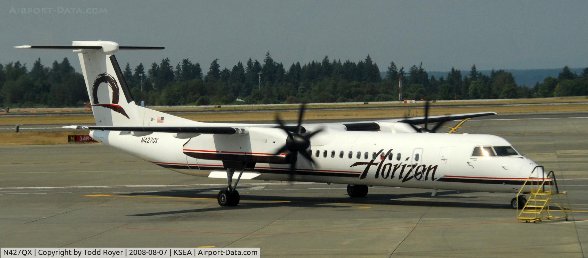 N427QX, 2007 Bombardier DHC-8-402 Dash 8 C/N 4156, Taxi to gate