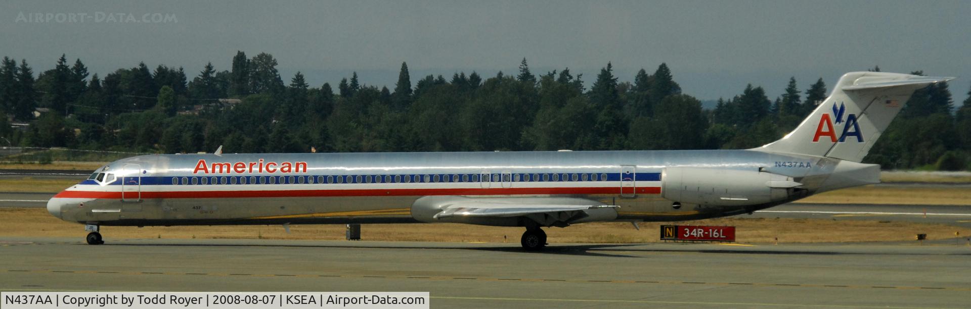 N437AA, 1987 McDonnell Douglas MD-83 (DC-9-83) C/N 49455, Taxi to gate