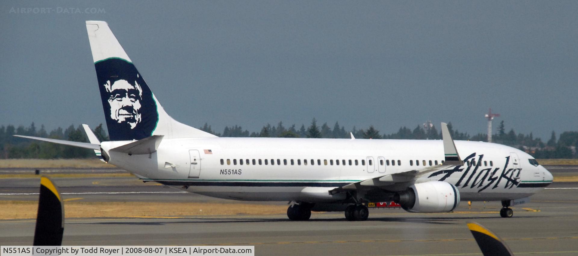 N551AS, 2006 Boeing 737-890 C/N 34593, Taxi to gate