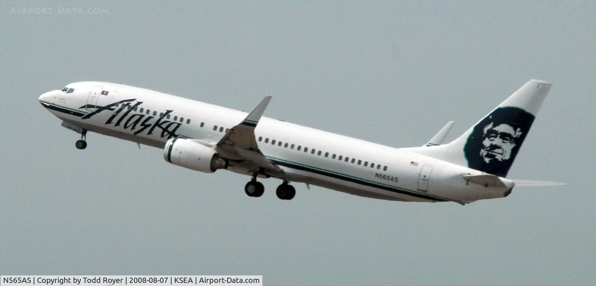 N565AS, 2006 Boeing 737-890 C/N 35181, Departing SEA on 16L