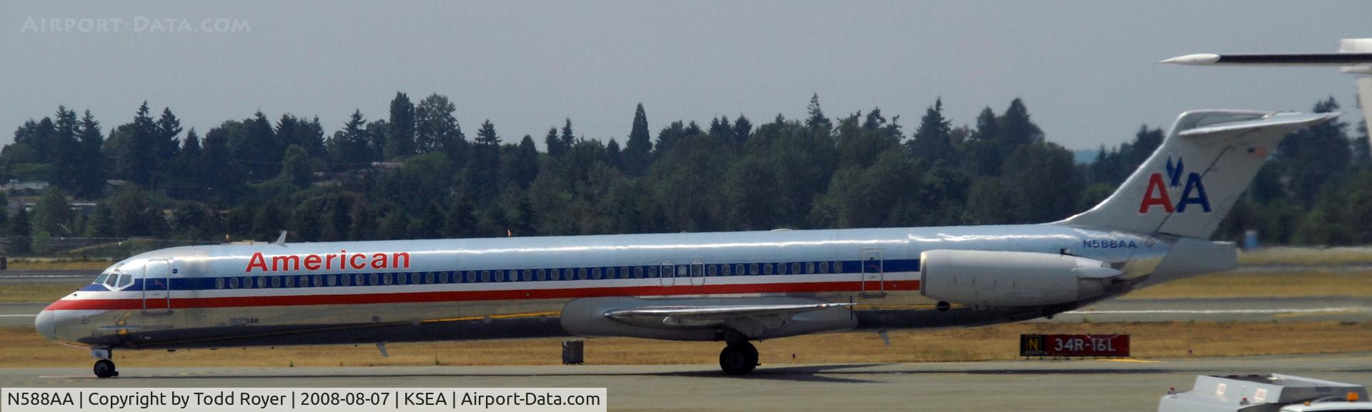 N588AA, 1991 McDonnell Douglas MD-83 (DC-9-83) C/N 53251, Taxi to gate