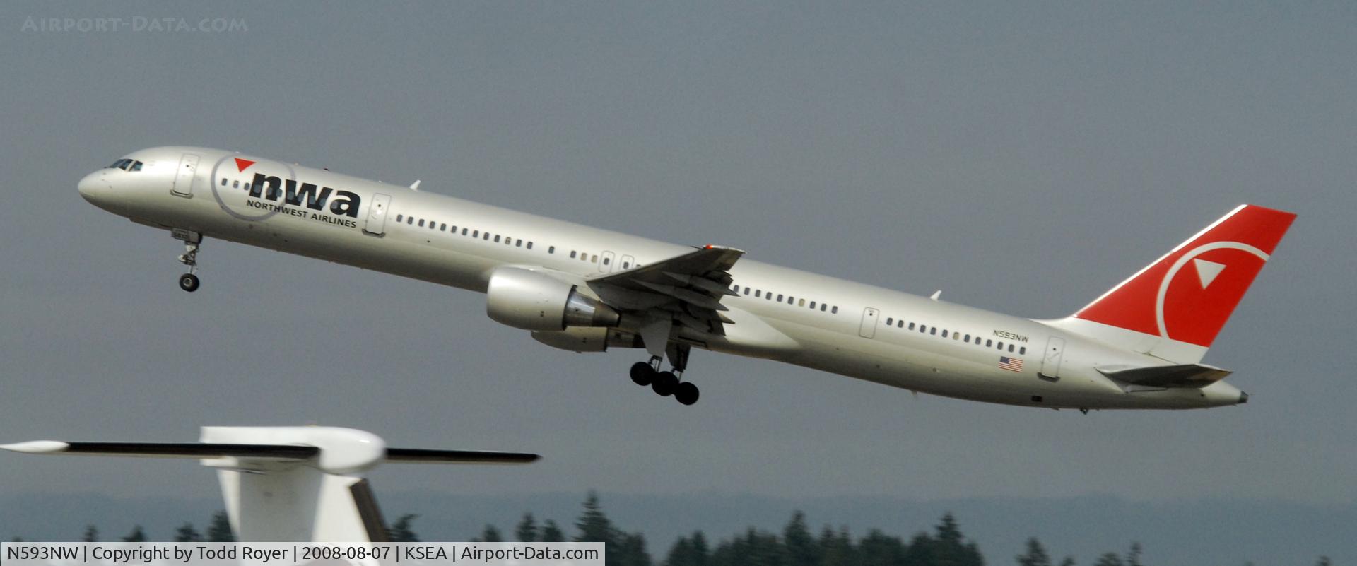 N593NW, 2003 Boeing 757-351 C/N 32993, Departing SEA on 16L