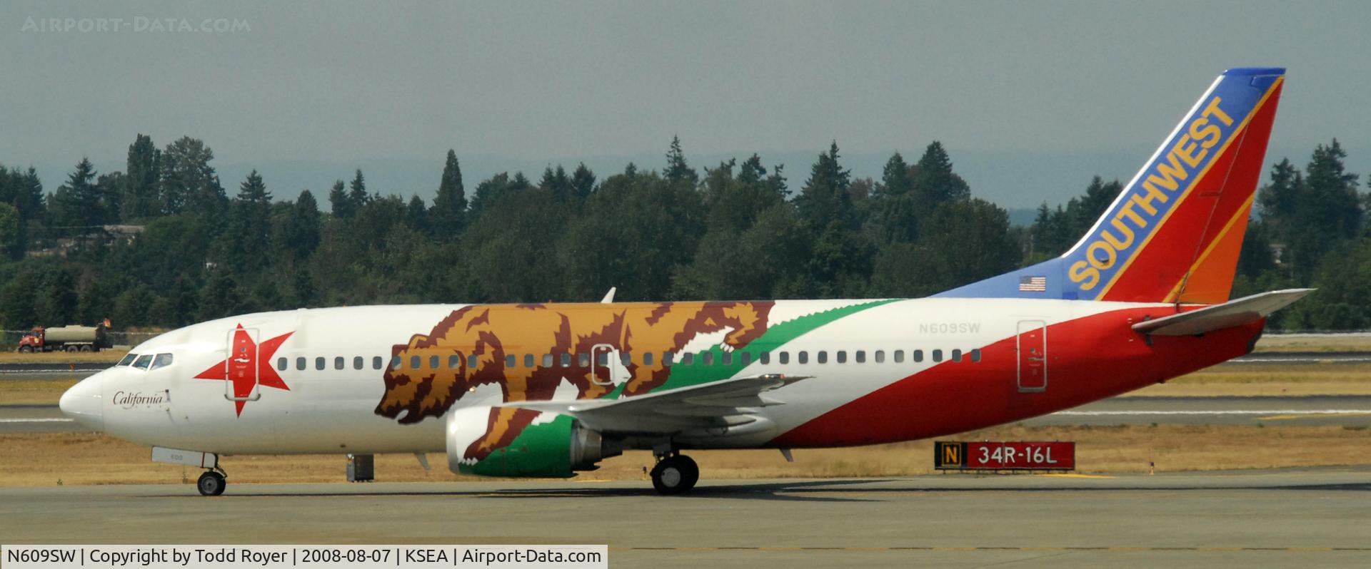 N609SW, 1995 Boeing 737-3H4 C/N 27929, Taxi to gate