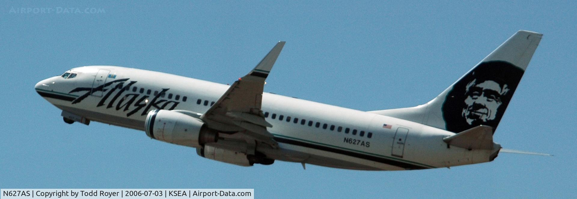 N627AS, 2001 Boeing 737-790 C/N 30794, Departing SEA on 16L