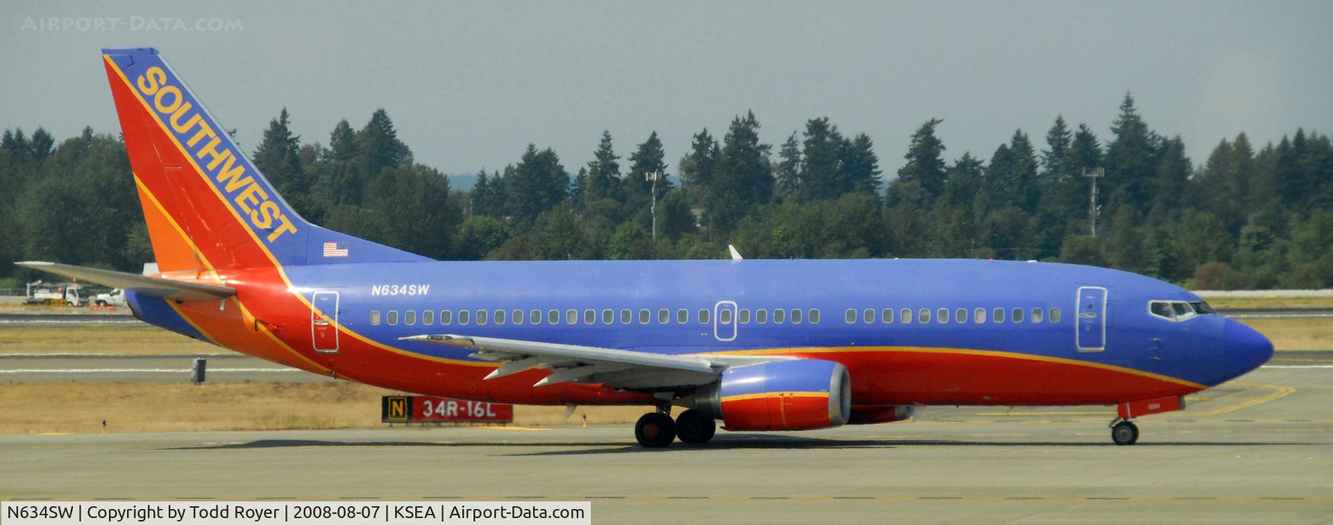 N634SW, 1996 Boeing 737-3H4 C/N 27937, Taxi for departure