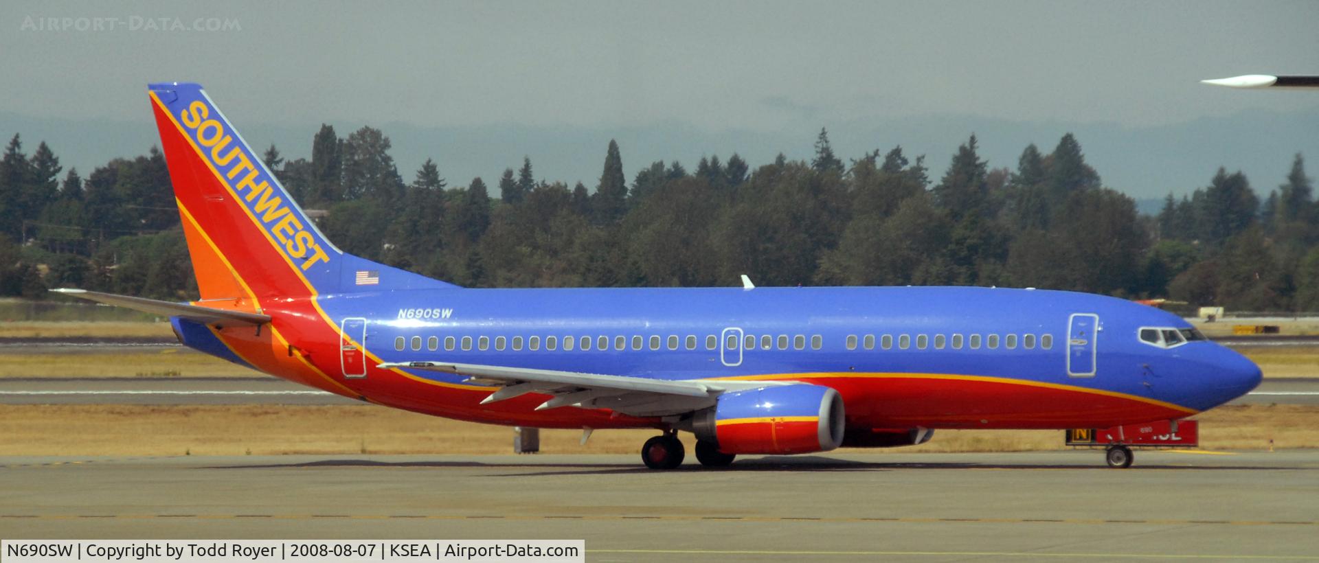 N690SW, 1988 Boeing 737-3G7 C/N 23783, Taxi for departure