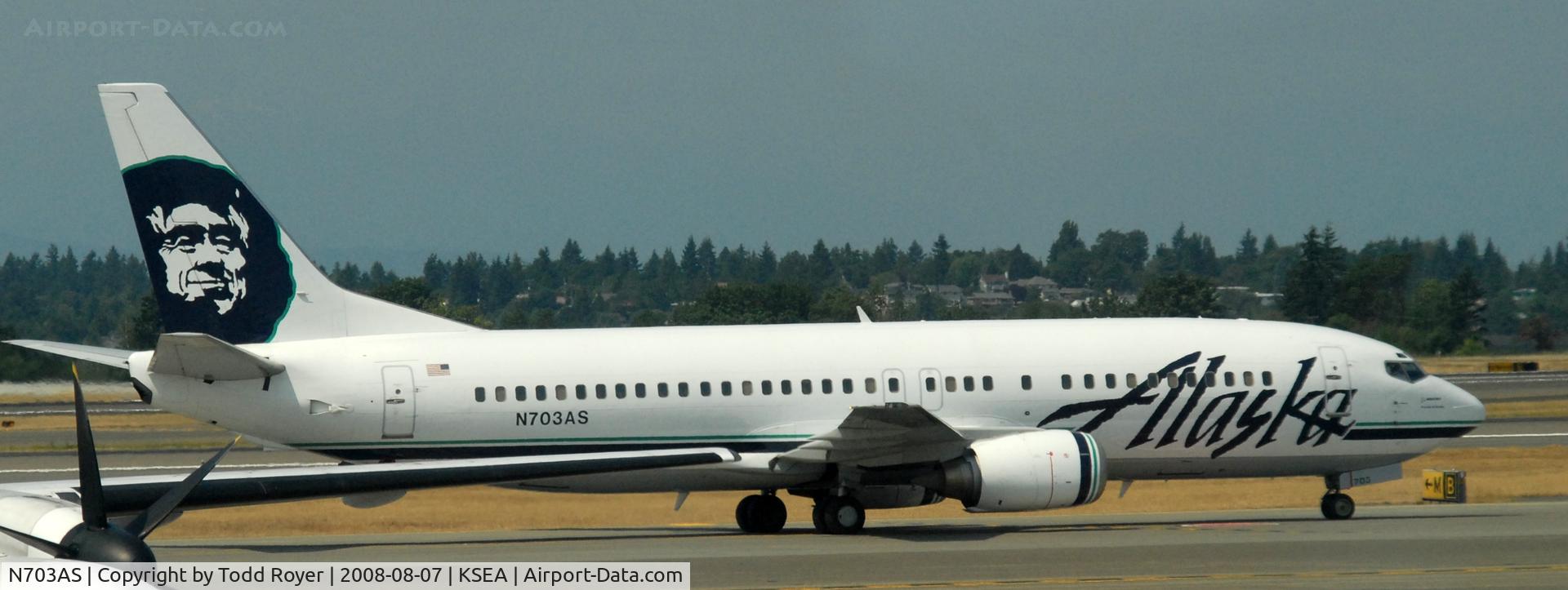 N703AS, 1998 Boeing 737-490 C/N 28893, Taxi to gate