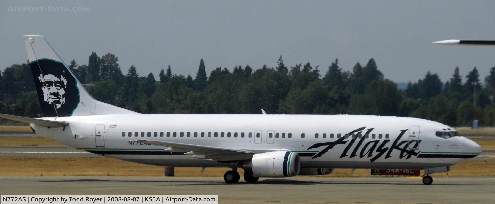N772AS, 1993 Boeing 737-4Q8 C/N 25105, Taxi to gate