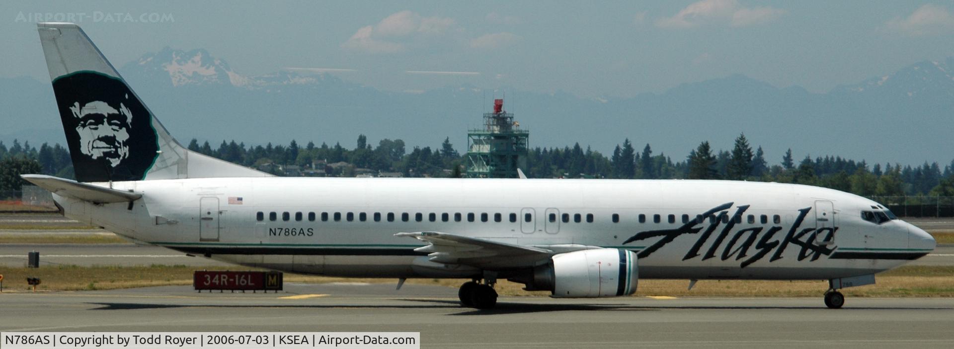 N786AS, 1990 Boeing 737-4S3 C/N 24795, Taxi to gate
