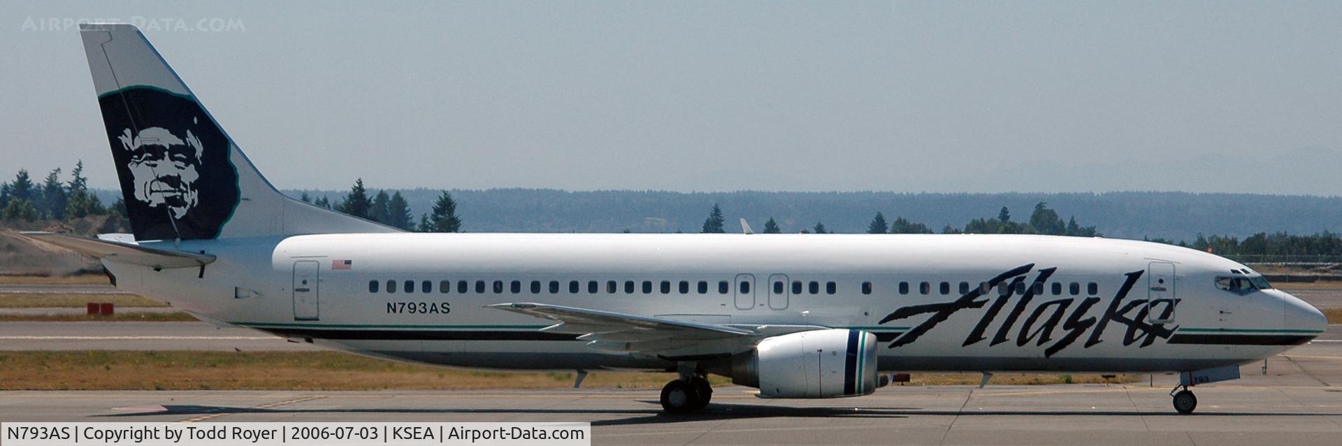 N793AS, 1998 Boeing 737-490 C/N 28888, Taxi to gate