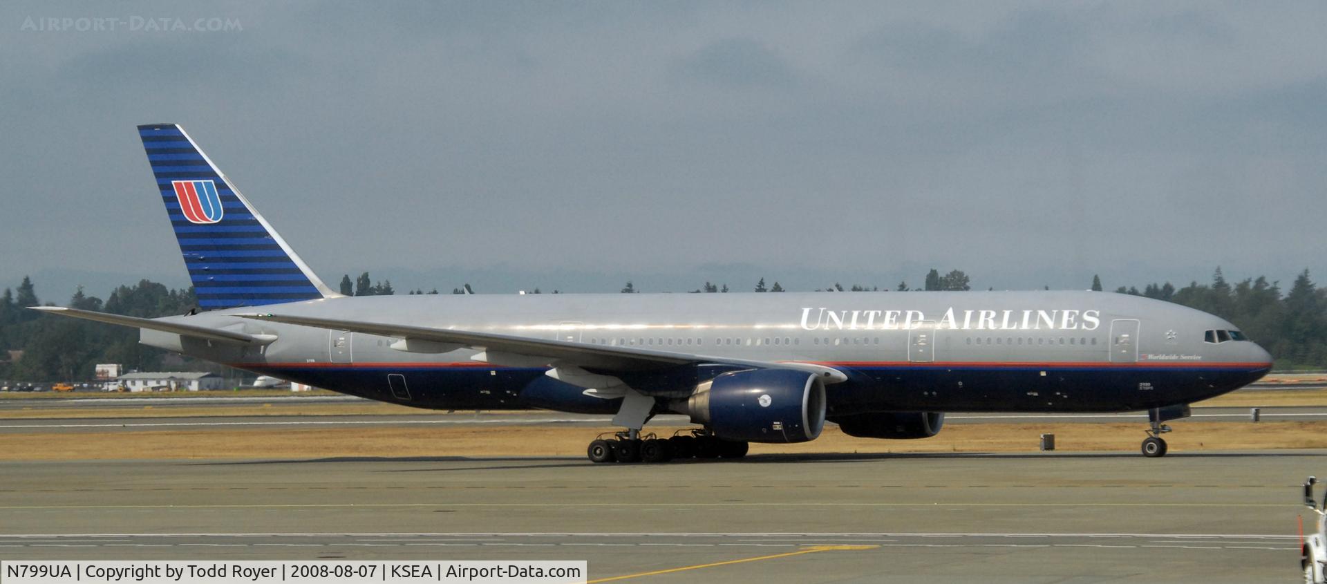 N799UA, 1998 Boeing 777-222 C/N 26926, Taxi to gate