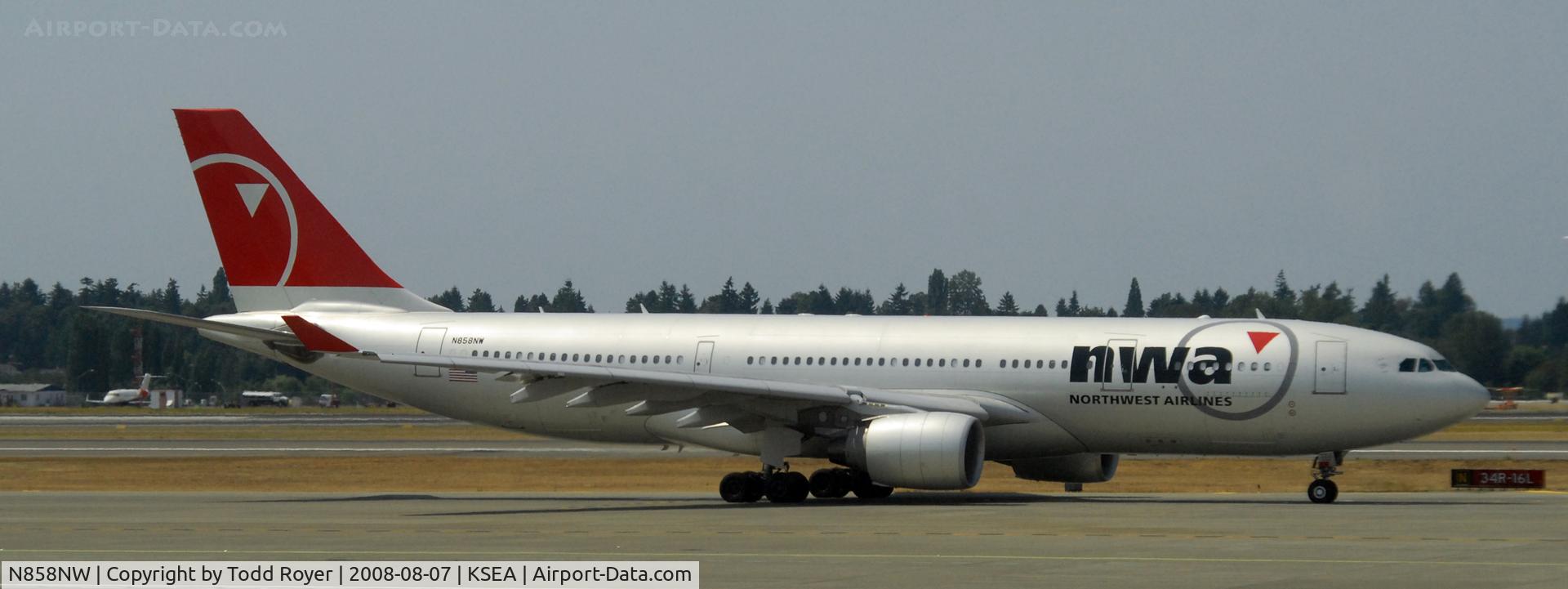 N858NW, 2006 Airbus A330-223 C/N 0718, Taxi for departure