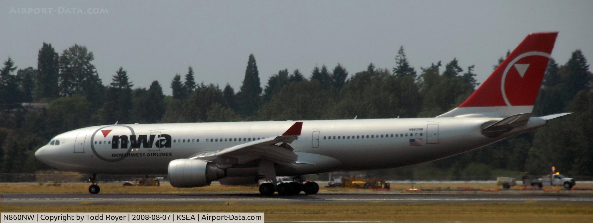 N860NW, 2006 Airbus A330-223 C/N 778, Landing Runway 16C at SEA
