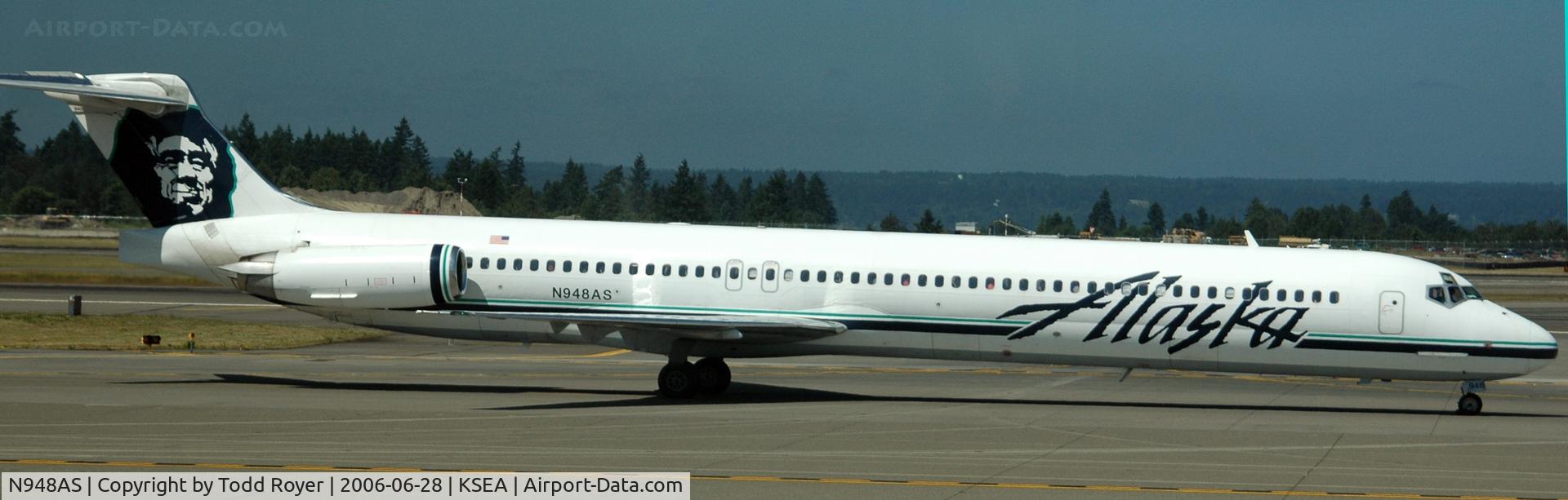 N948AS, 1990 McDonnell Douglas MD-83 (DC-9-83) C/N 53021, Taxi to gate
