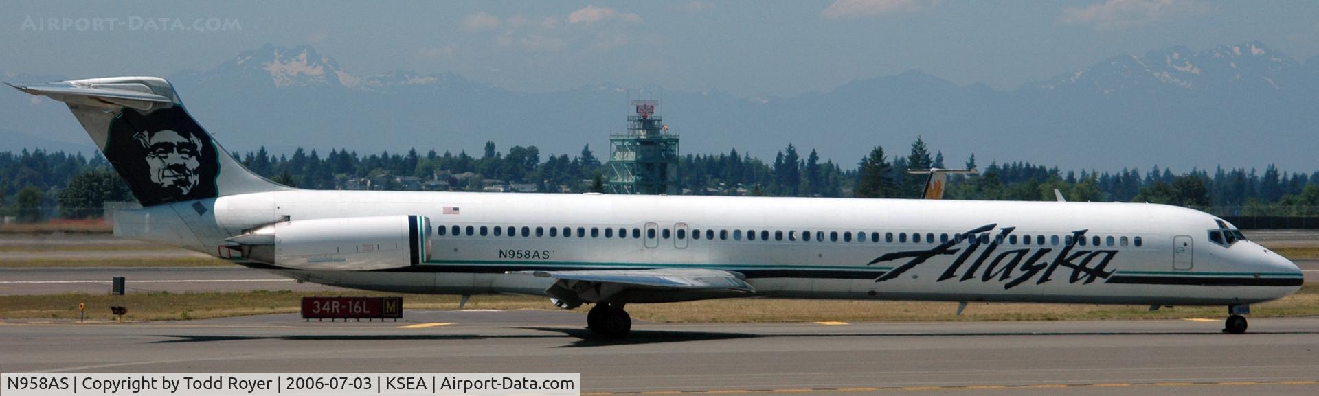 N958AS, 1991 McDonnell Douglas MD-83 (DC-9-83) C/N 53024, Taxi to gate