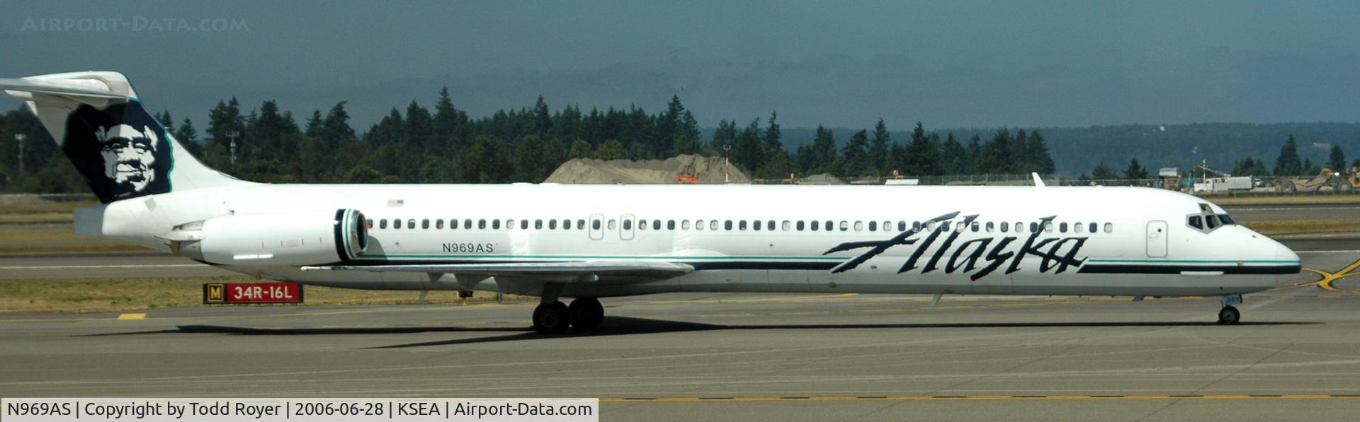N969AS, 1991 McDonnell Douglas MD-83 (DC-9-83) C/N 53063, Taxi to gate