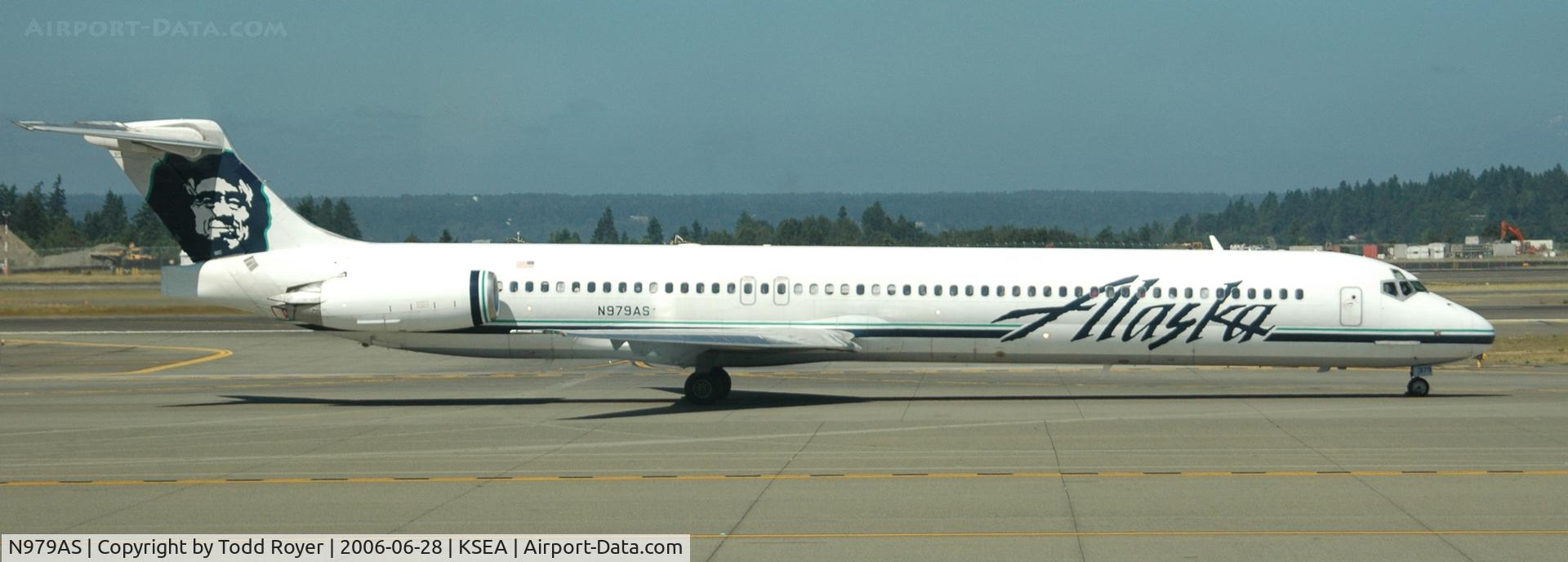N979AS, 1996 McDonnell Douglas MD-83 (DC-9-83) C/N 53471, Taxi to gate