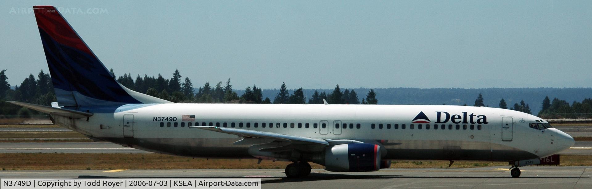 N3749D, 2001 Boeing 737-832 C/N 30490, Taxi for departure