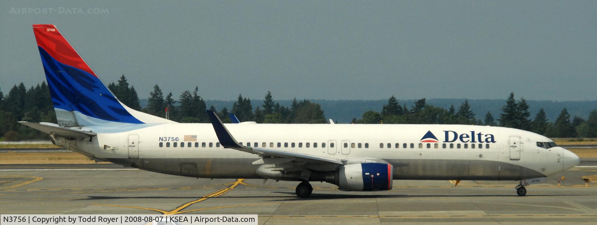 N3756, 2001 Boeing 737-832 C/N 30493, Taxi for departure