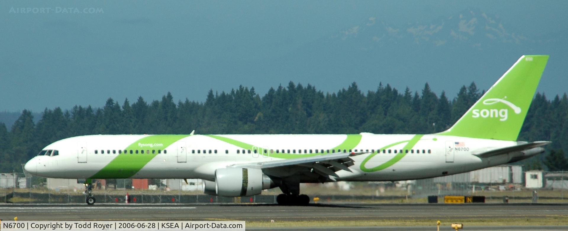 N6700, 1999 Boeing 757-232 C/N 30337, Landing Runway 16C at SEA