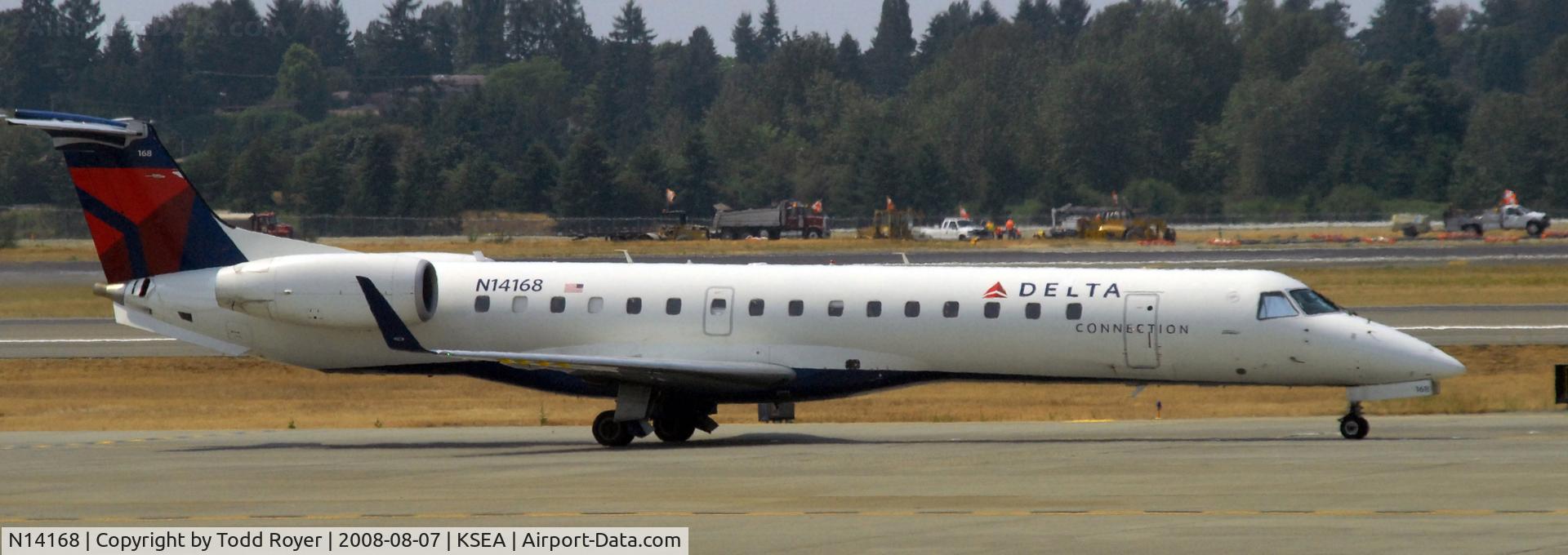 N14168, 2004 Embraer ERJ-145XR (EMB-145XR) C/N 14500840, Taxi for departure