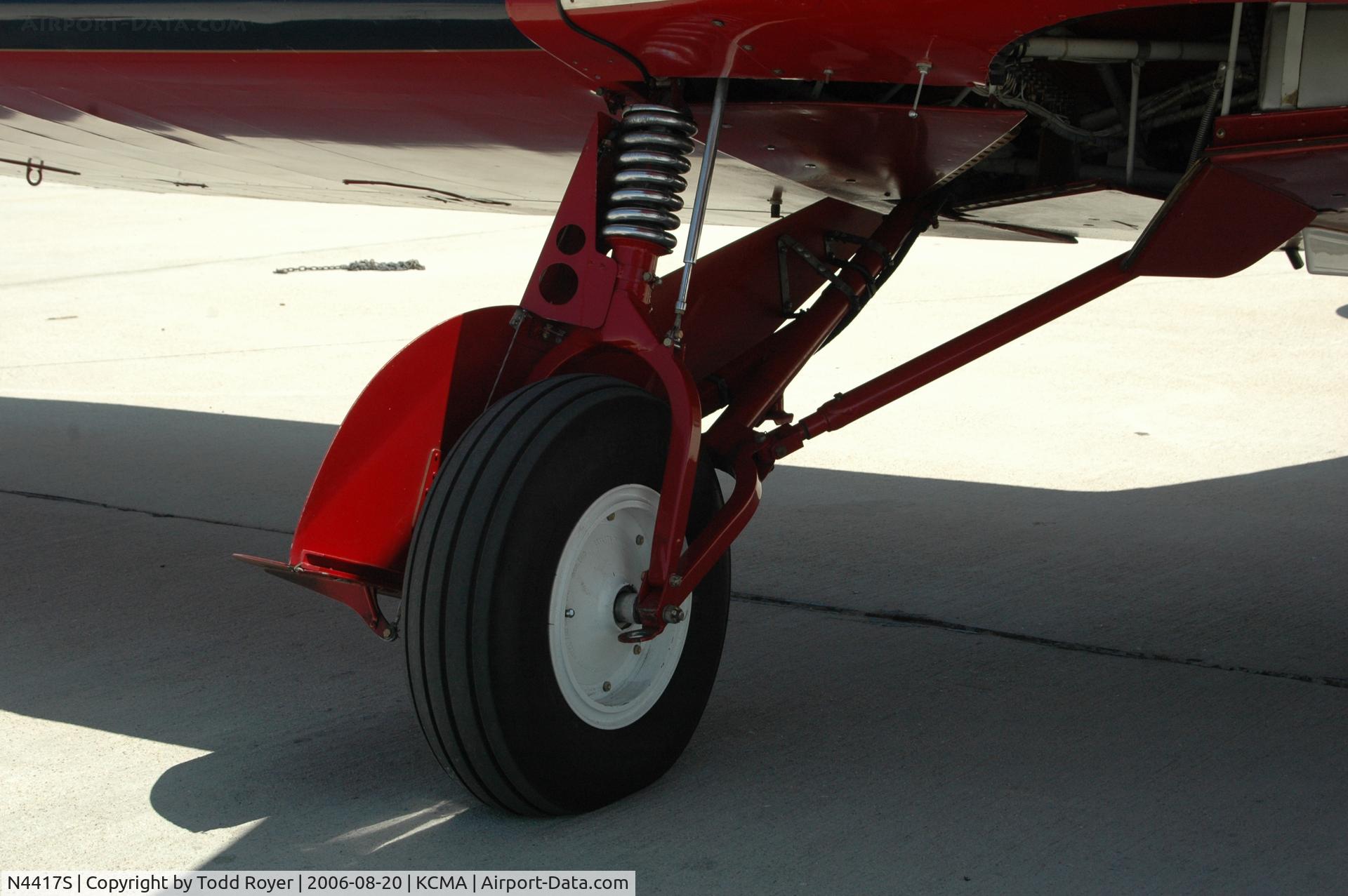 N4417S, 1944 Beech D17S (UC-43-BH/GB2) Staggerwing C/N 6918, Camarillo Airshow 2006