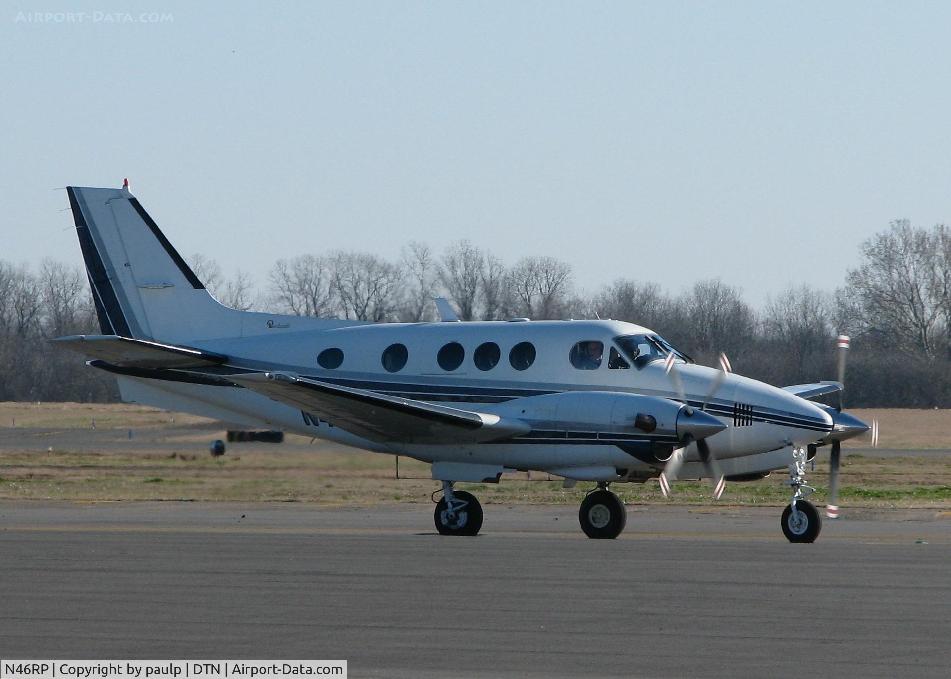 N46RP, 1976 Beech E-90 King Air C/N LW-193, Parking at the Downtown Shreveport airport.
