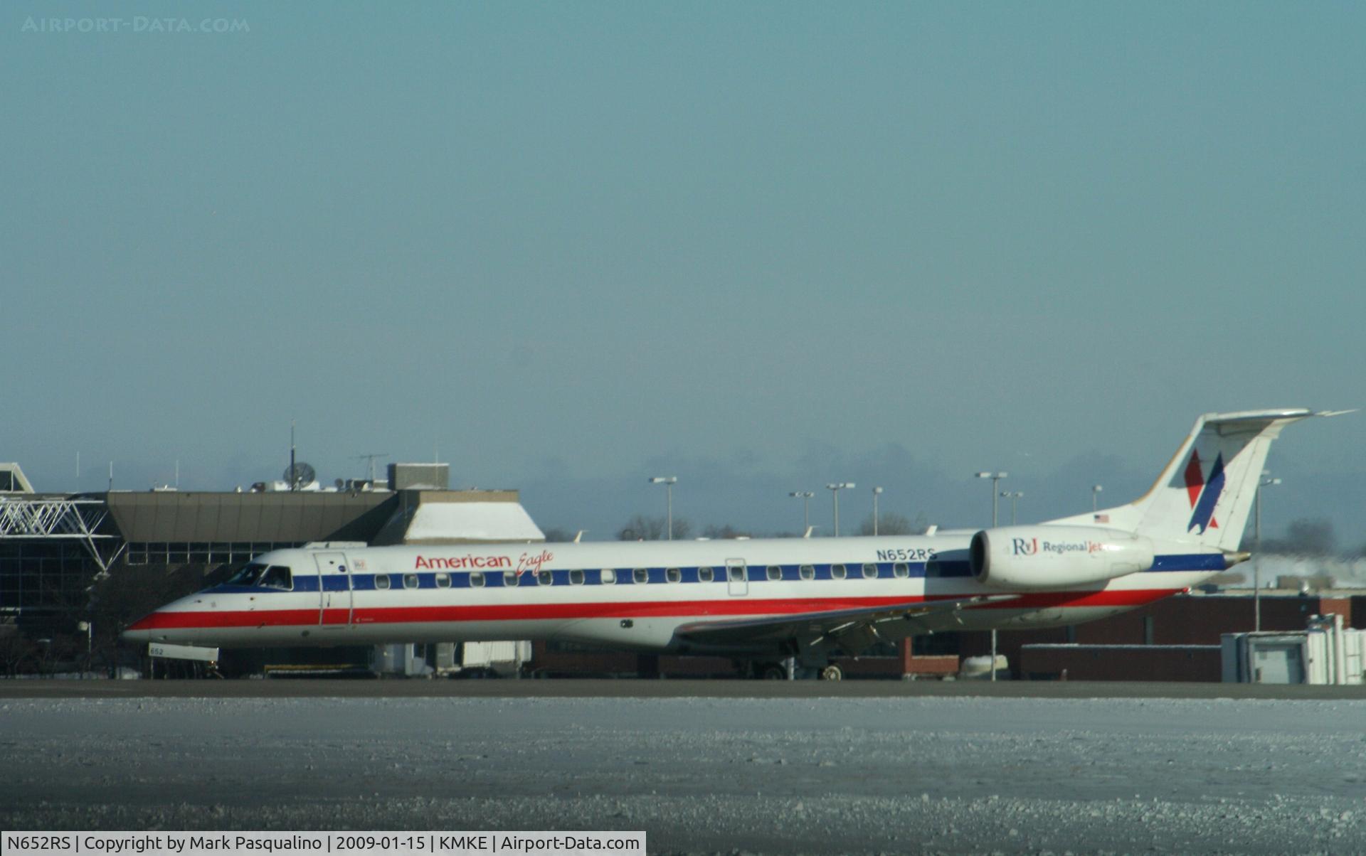 N652RS, 2001 Embraer ERJ-145LR (EMB-145LR) C/N 145432, EMB-145LR