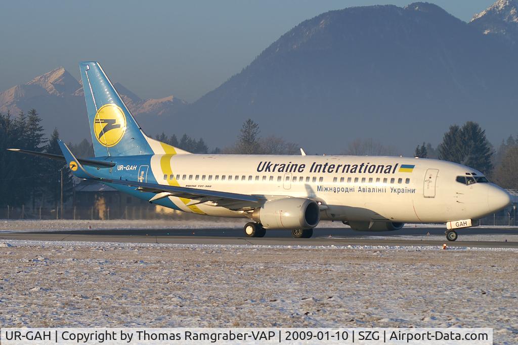 UR-GAH, 1999 Boeing 737-32Q C/N 29130, Ukraine International Airlines Boeing 737-300