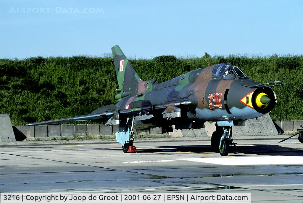 3216, Sukhoi Su-22M-4 C/N 23216, During the evening hours we were allowed to take our pictures of the Su-22 that were based at Swidwin.