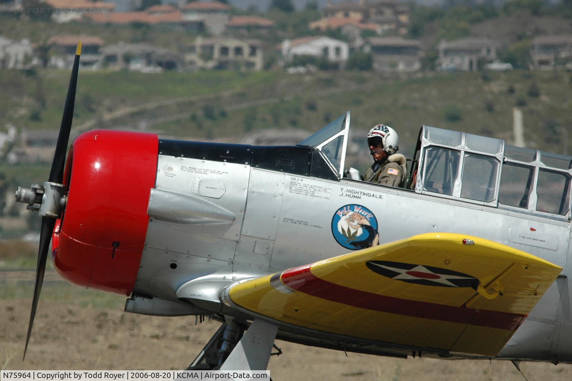 N75964, 1943 North American SNJ-4 Texan C/N 88-9830, Camarillo Airshow 2006