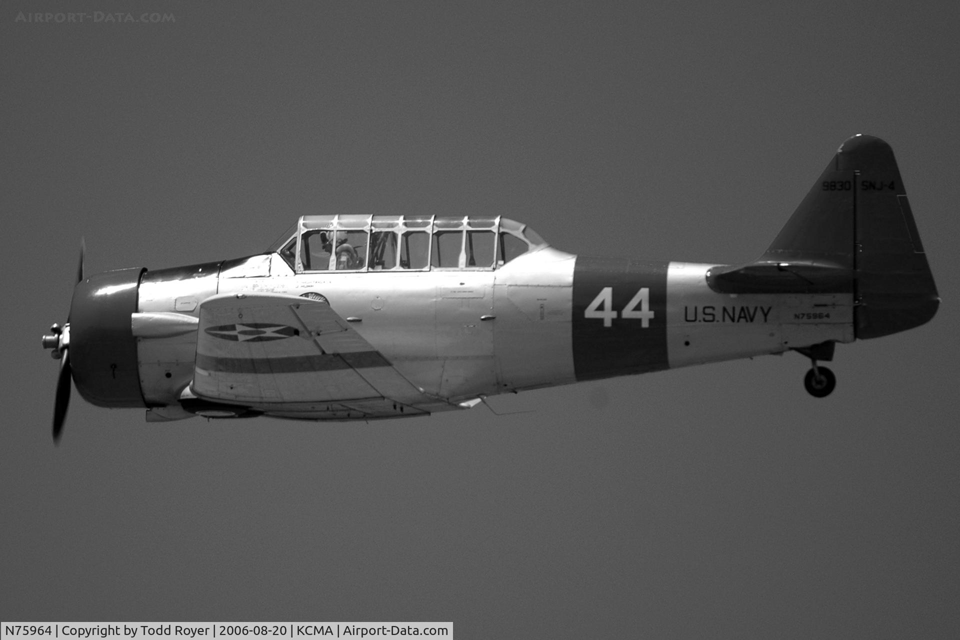 N75964, 1943 North American SNJ-4 Texan C/N 88-9830, Camarillo Airshow 2006