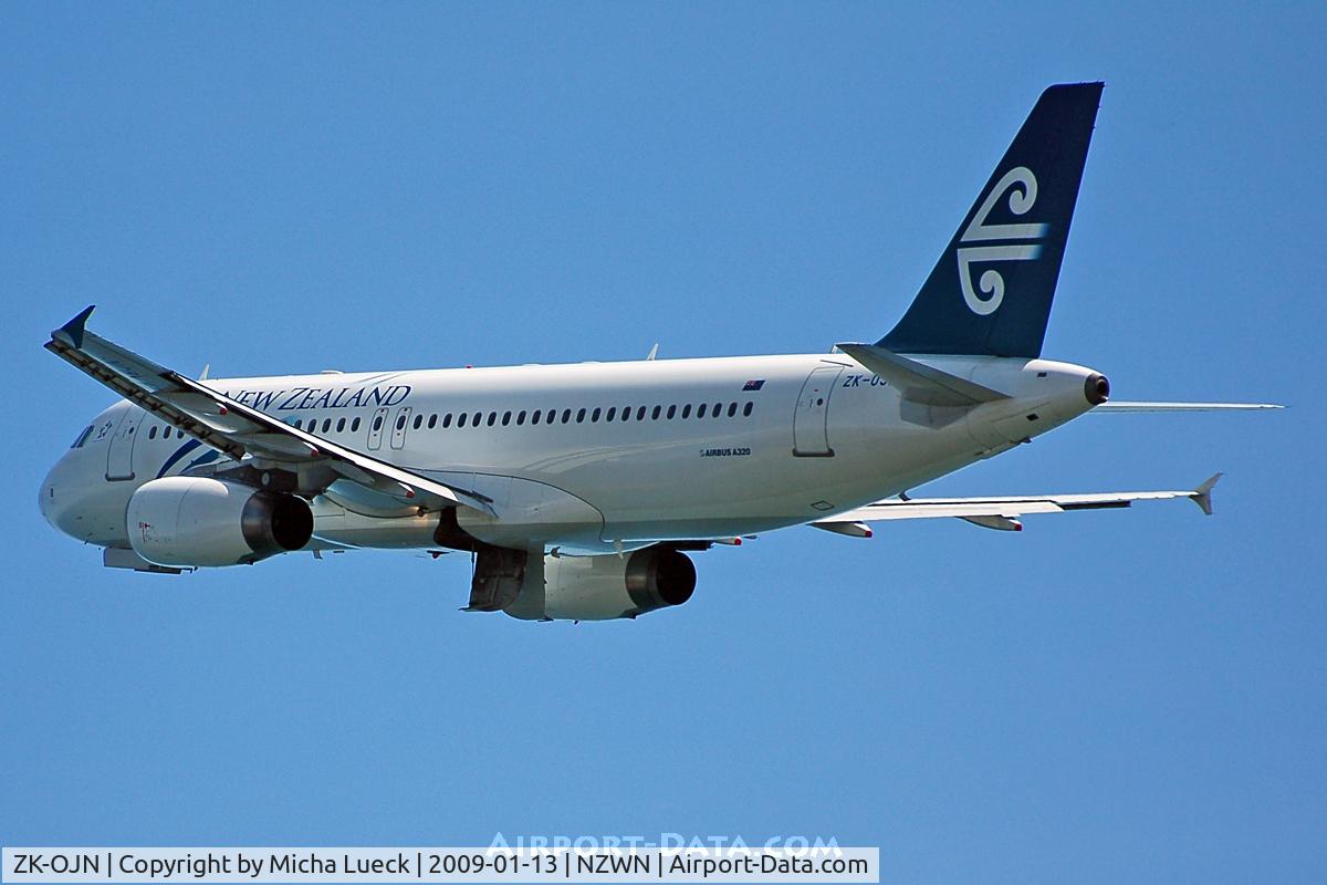 ZK-OJN, 2005 Airbus A320-232 C/N 2594, Climbing out of Wellington